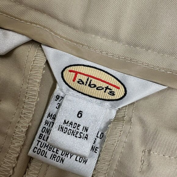 EUC Talbots Stretch Women’s Khaki  Bermuda Shorts - Size 6 - Picture 4 of 10
